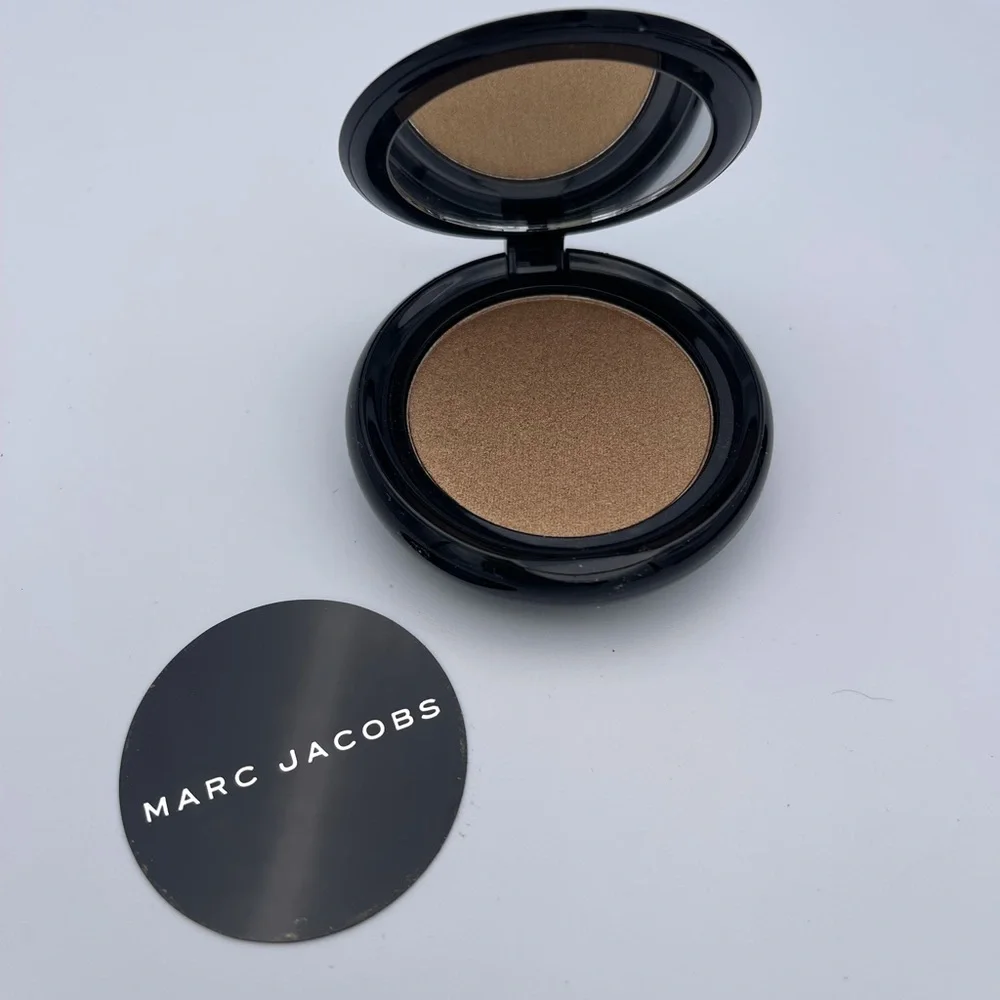 O!mega shadow by Marc Jacobs BRAV-O